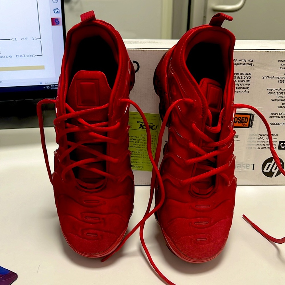 Nike Air Max Vapormax Triple Red sneakers only worn twice